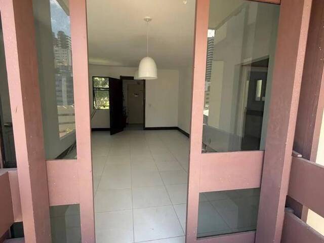 #9 - Apartamento para Venda em Salvador - BA